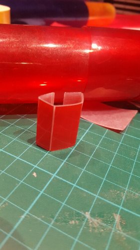 Pour un éclairage tamisé j ai collé des feuilles de gélatine au on utilise pour les spots dans les théâtres ou cinéma. J ai toutes les couleurs. Si quelqu'un et intéressé ? Je peux partagé