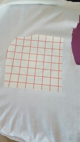 Avec le gabarit j ai imprimé sur du papier transfert ce qui donne un aspect " toile ciré "