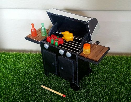 Et voilà poulet rôti et poivrons c est poooo un bon mariage mais c est tout ce que j ai sous la main. Une amie m a donné des objets de play mobil